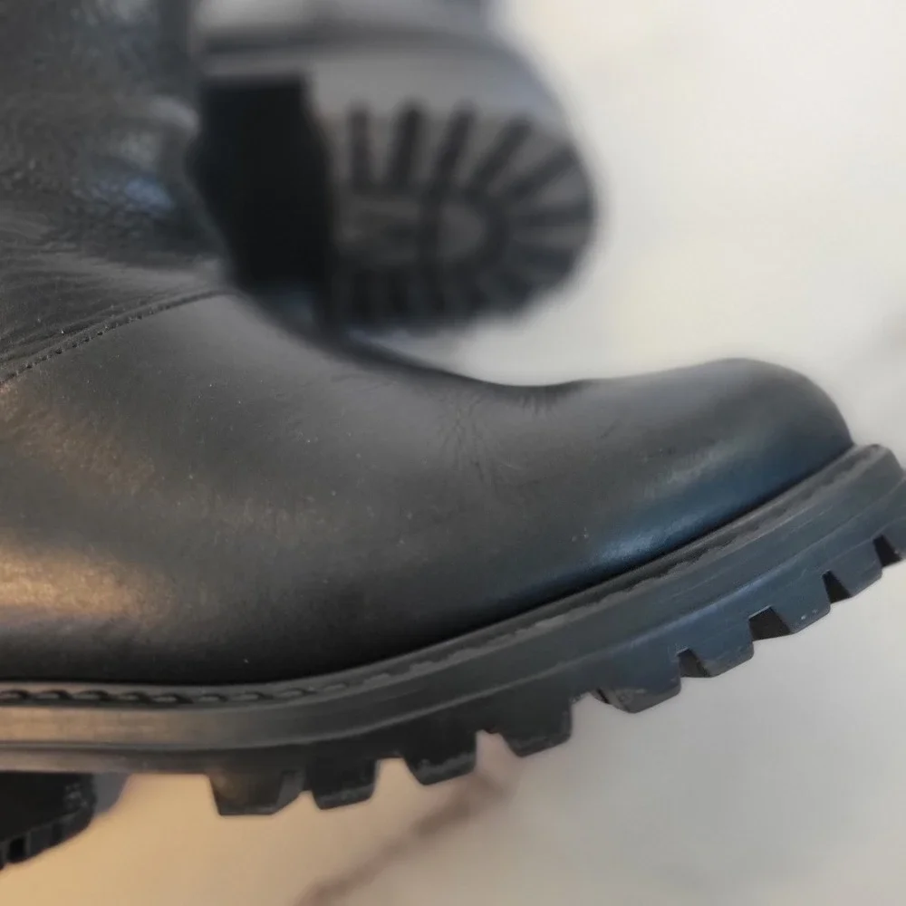 LL Bean Womens Black Leather Lug Sole Boots Size 9 Wide Rear Zip Canada Rugged